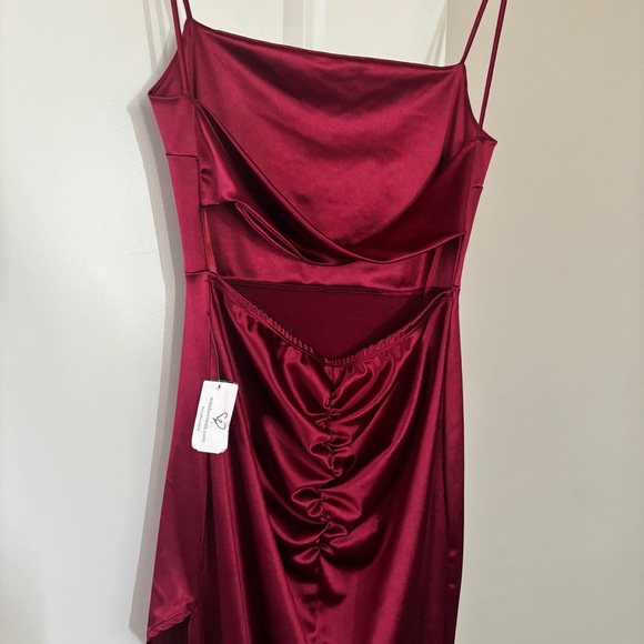 NWT Windsor Maude Formal High Slit Open Back Satin Maxi Dress Burgundy Size L - Picture 5 of 7